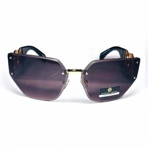 Black Cat-Eye Sunglasses with Gradient Lenses